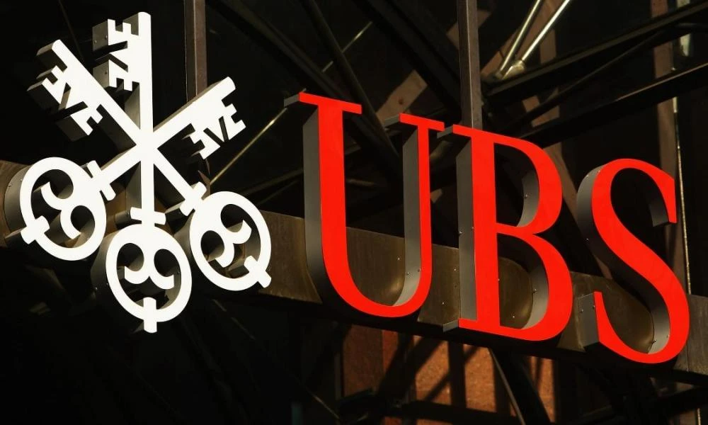 UBS: Σε υψηλά 15 ετών η μετοχή χάρη σε κέρδη – μαμούθ και απολύσεις